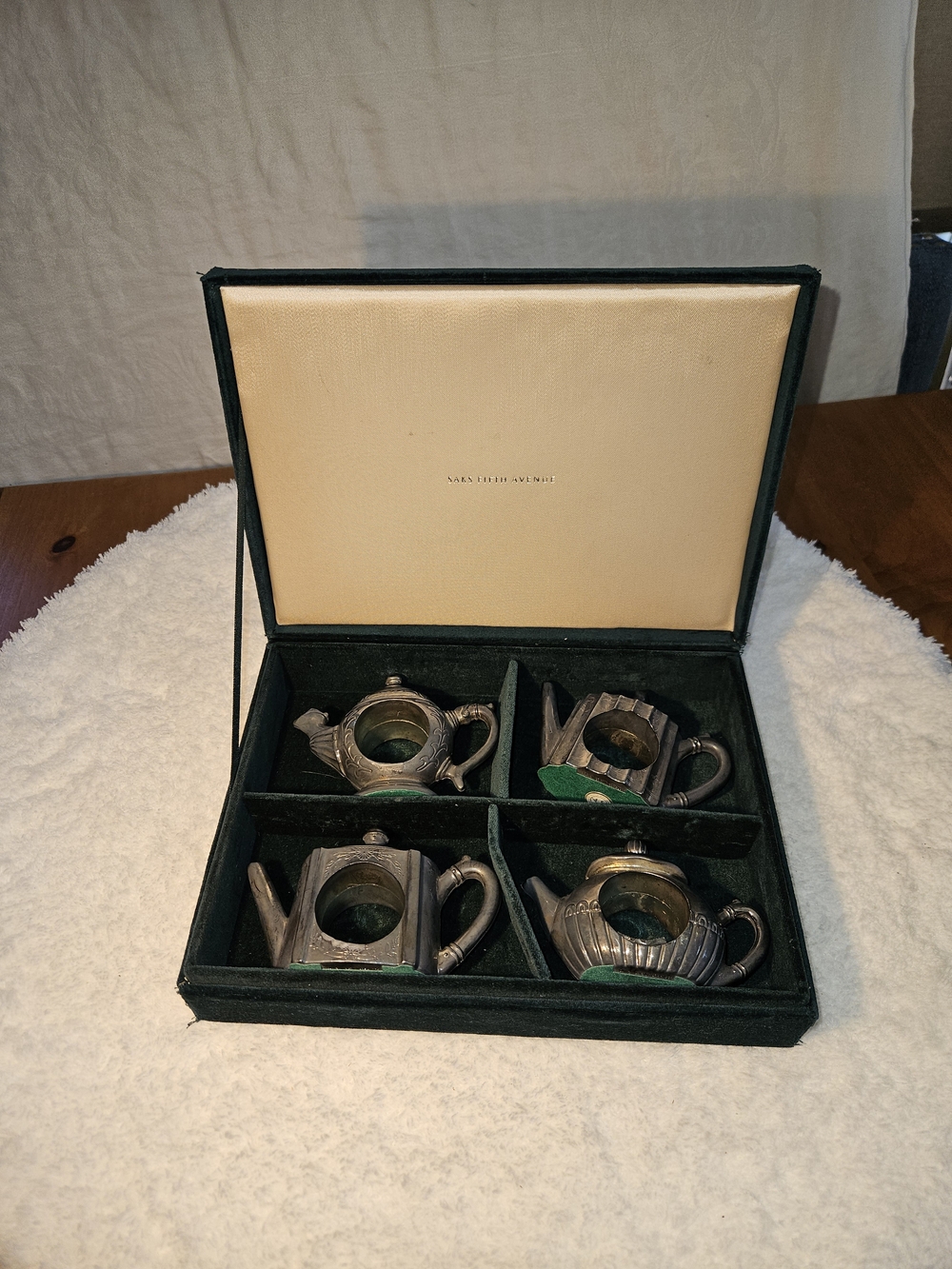 Godlinger Vintage Velvet Box with Four Silver Plated Teapot Napkin Holders